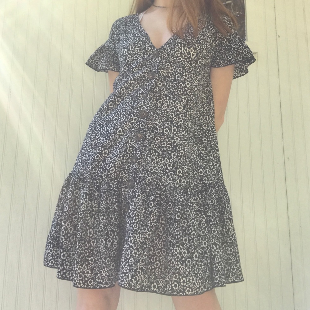 super cute black and white floral dress!!